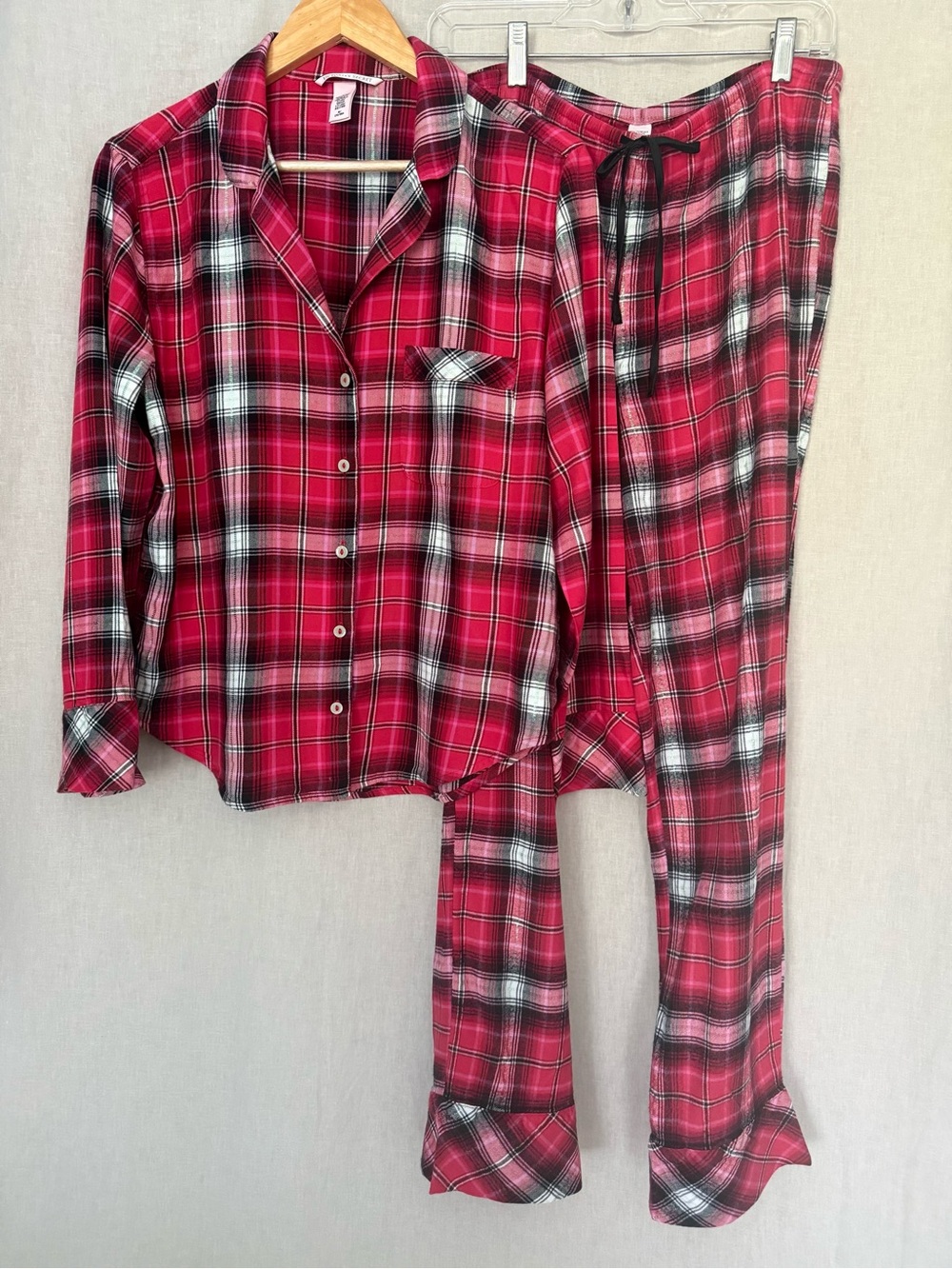 Victoria's Secret Red Black Plaid Pajama Set | Subtle Silver Shimmer Thread - Picture 2 of 14